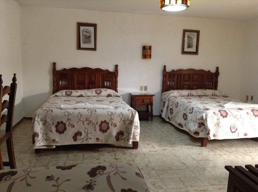 Hotel Atilanos Morelia Zimmer foto